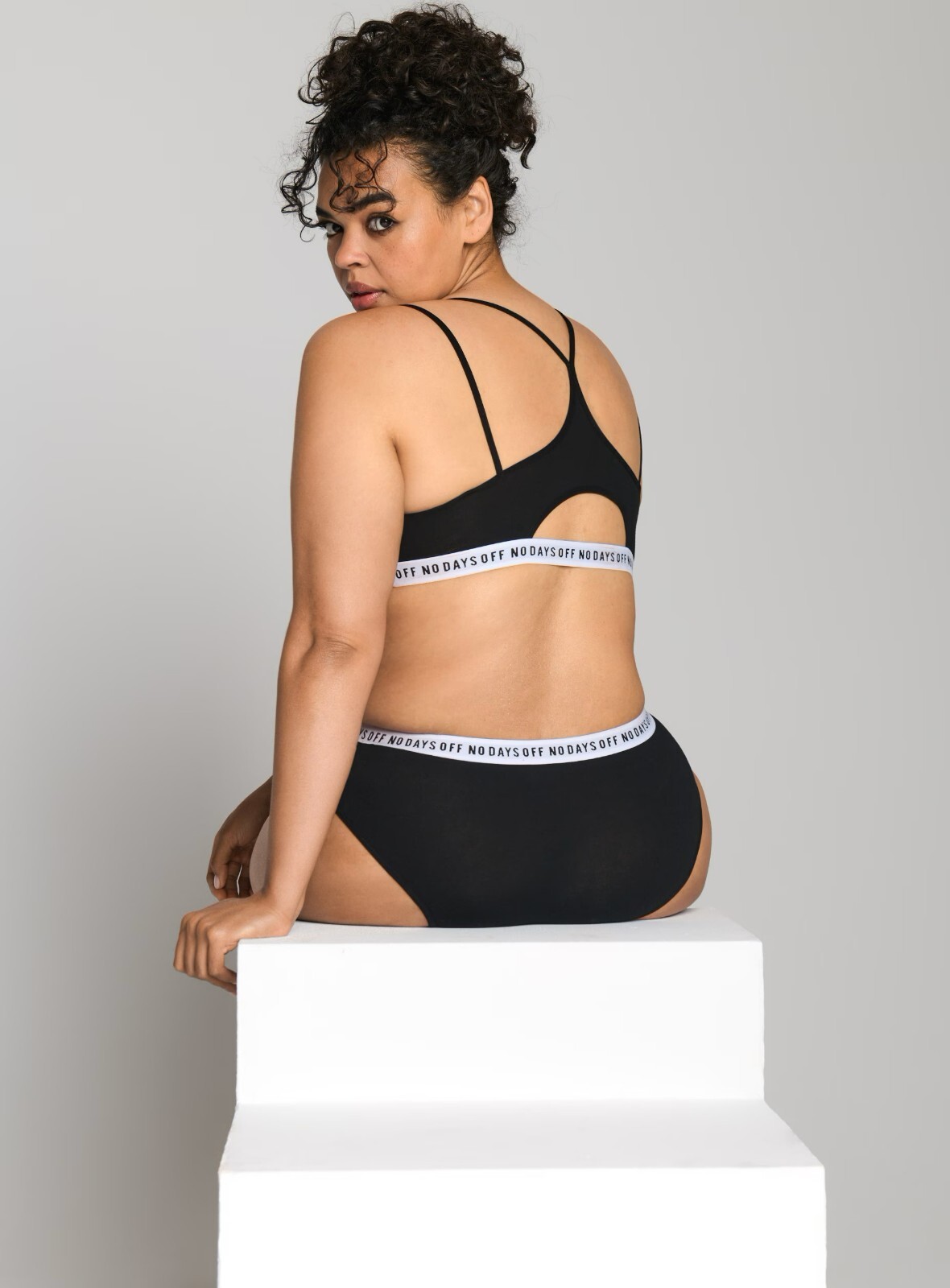 2 BLACK & PINK BRAZILIAN BRIEFS L / XL INSAY BRIEFS 2 PACK BLACK & PINK STRETCH