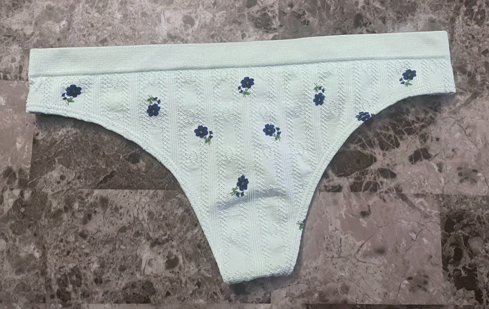 NWT VICTORIA’S SECRET BLUE GREEN POINTELLE FLORAL SEAMLESS STRETCH THONG PANTIES