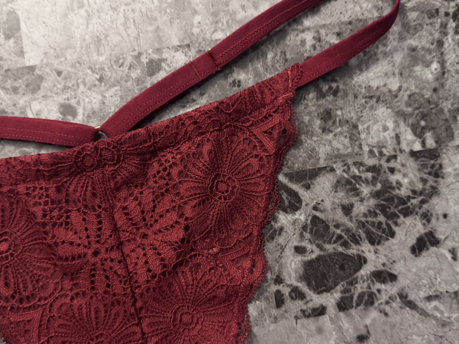 NWT BOOTAYBAG MEDIUM AUBURN RED FLORAL LACE ADJUSTABLE STRAPS V STRING PANTIES