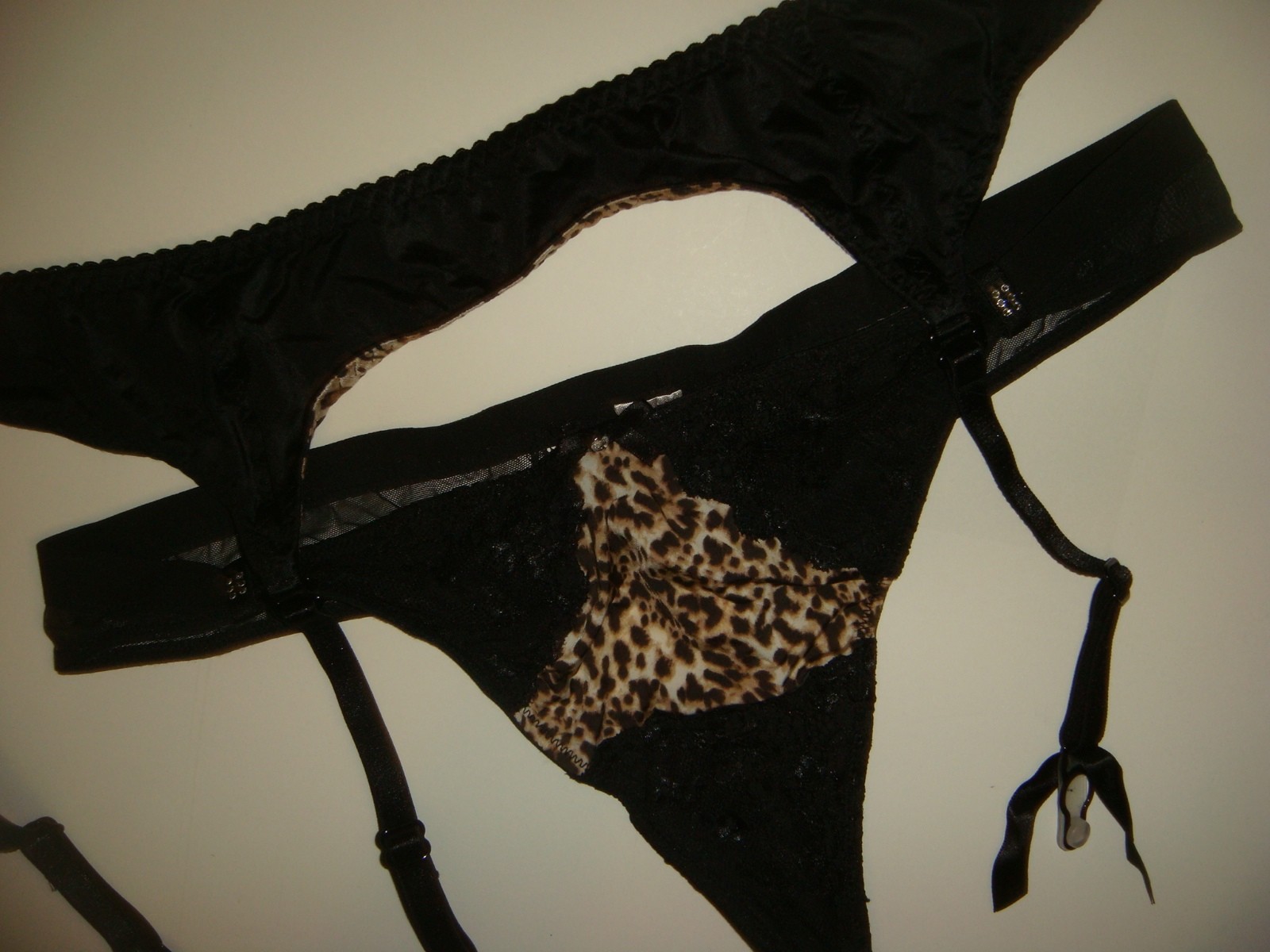 Victoria’s Secret M thong+GARTER+stockings Black lace Beige Animal Print Cheetah