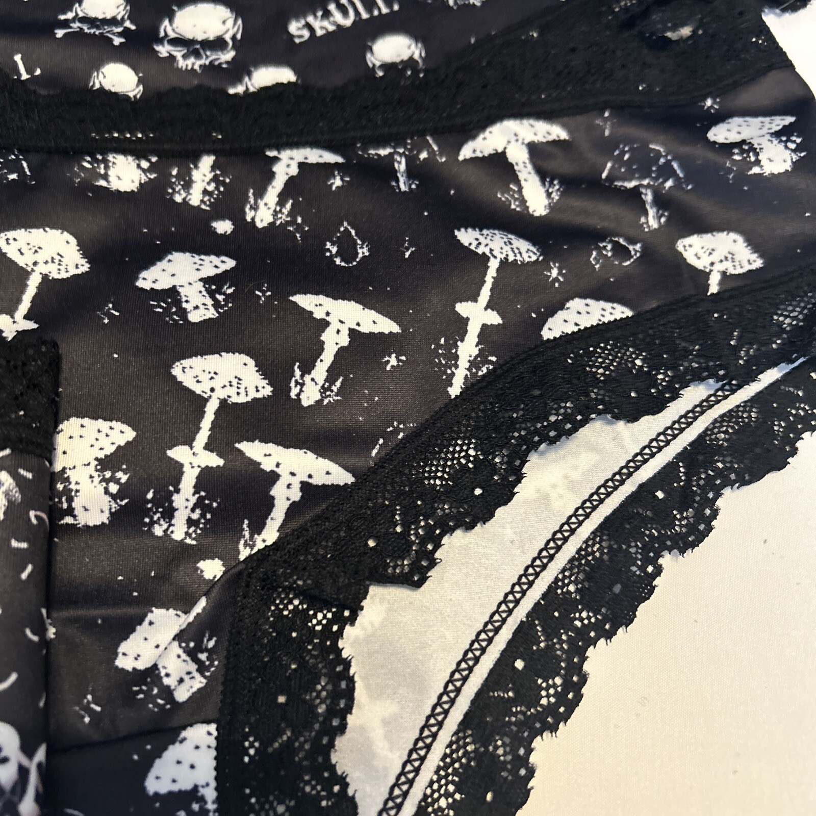 Morvia 3pk lace trim goth Skater Emo panties S Skulls, Bones & Mushrooms New