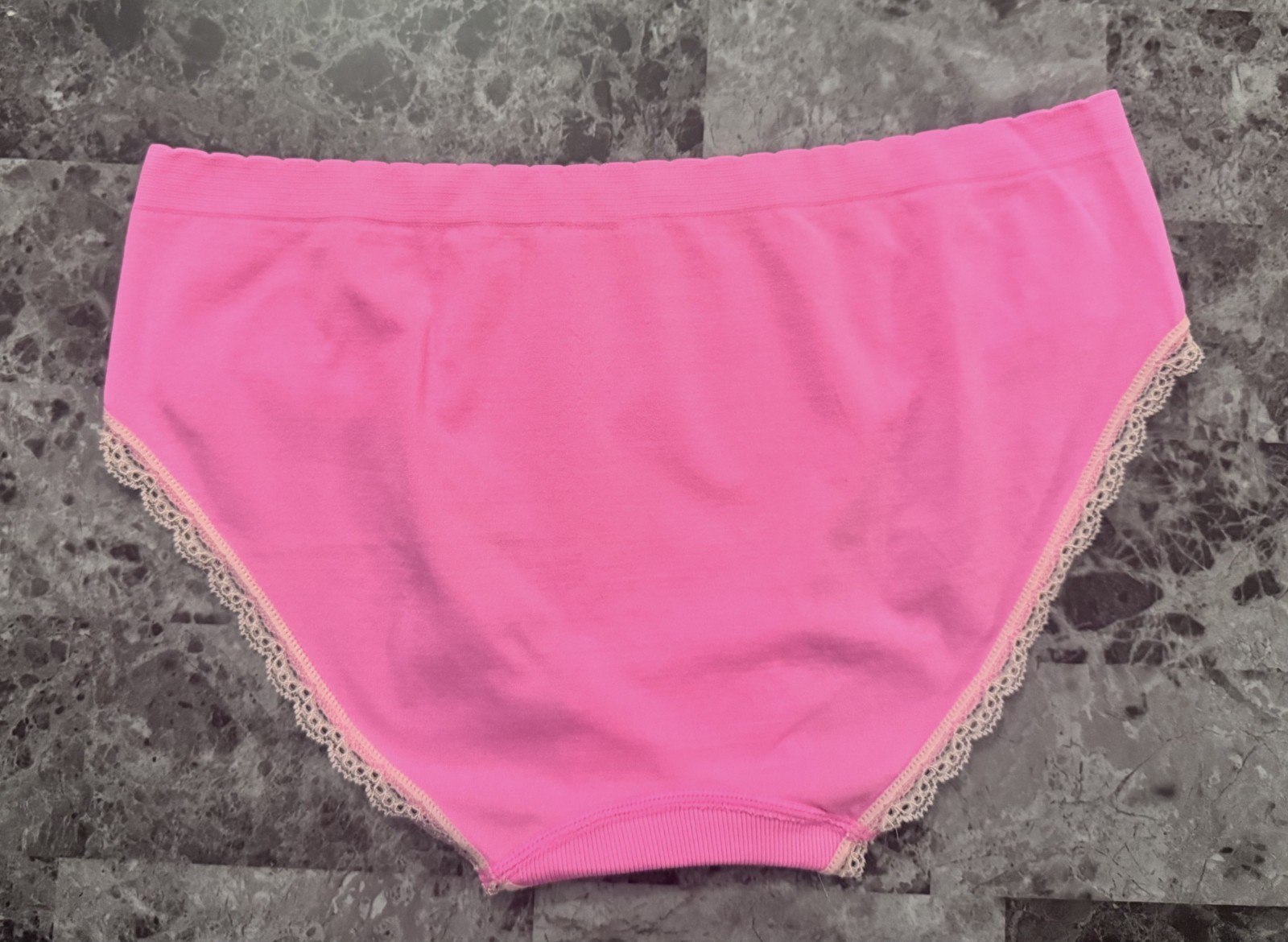 NWOT VICTORIA’S SECRET M PINK BEIGE NUDE LACE SEAMLESS RARE HIPHUGGER PANTIES