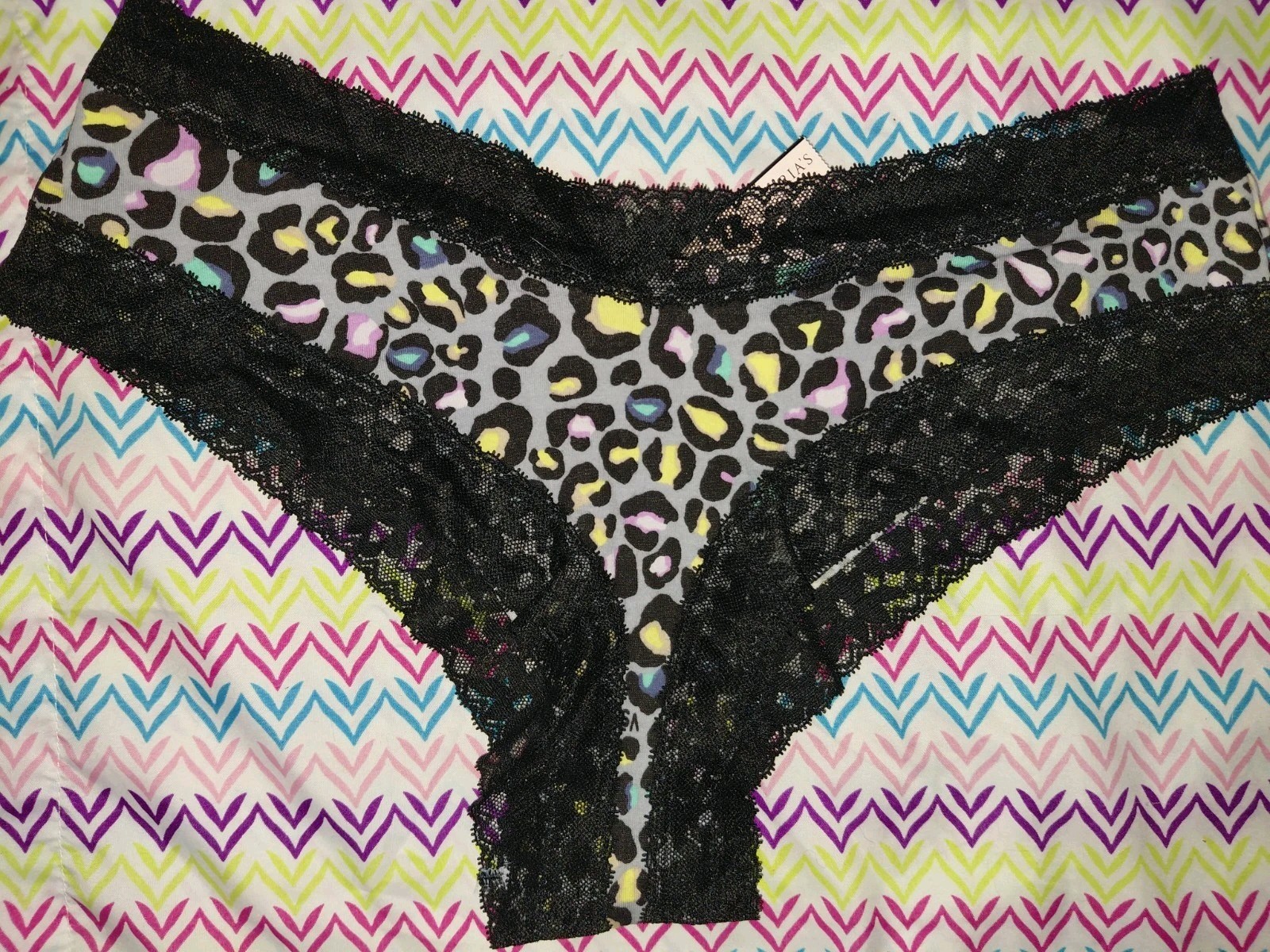 VS lace Trim Cheeky Panty BRAND NEW SIZE XL Multi Colored Leopard