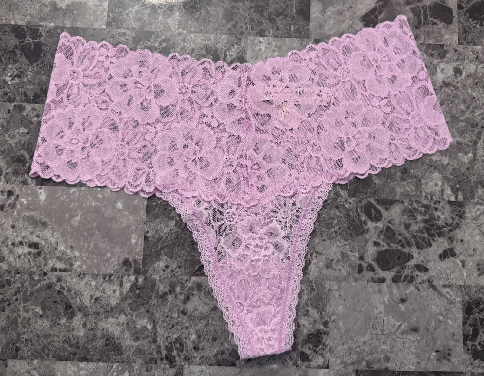 NWT VICTORIA’S SECRET M LAVENDER FLORAL LACE WIDE WAISTBAND RARE THONG PANTIES