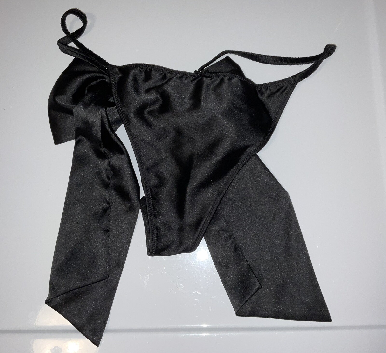 NWT Victoria Secret DREAM ANGELS Satin Bow V-String Panty Medium Med Christmas