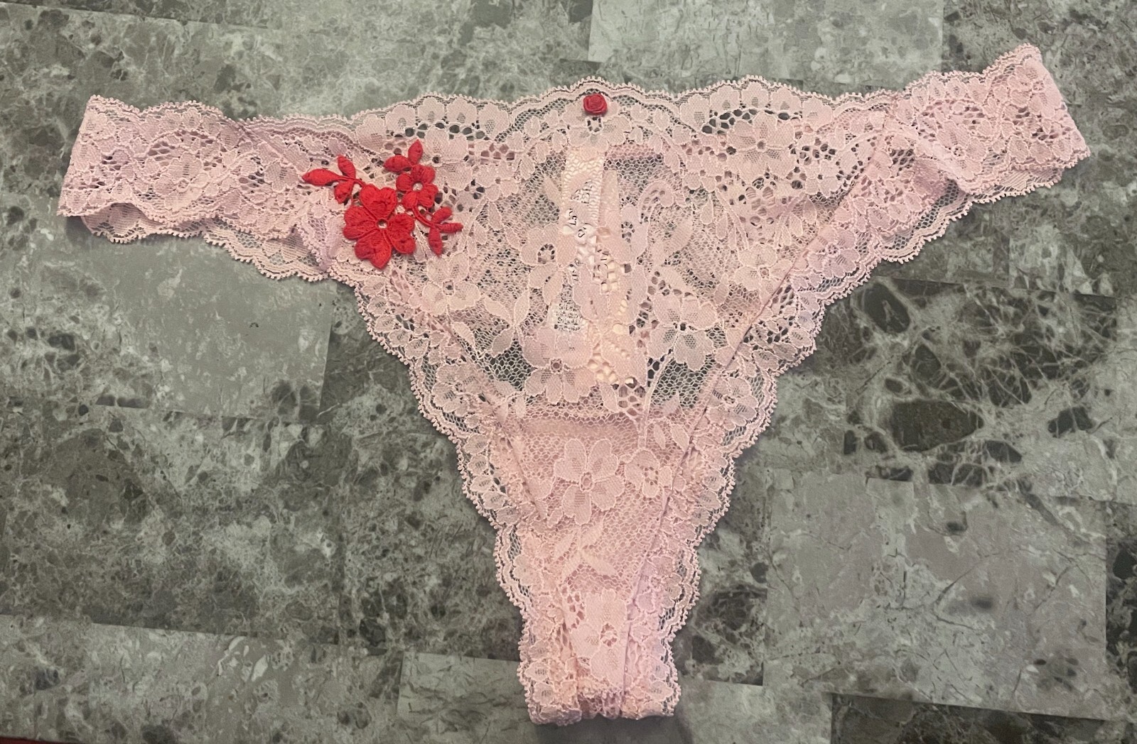 NWT VICTORIA’S SECRET LARGE PINK RED LACE ROSE FLORAL APPLIQUE THONG PANTIES