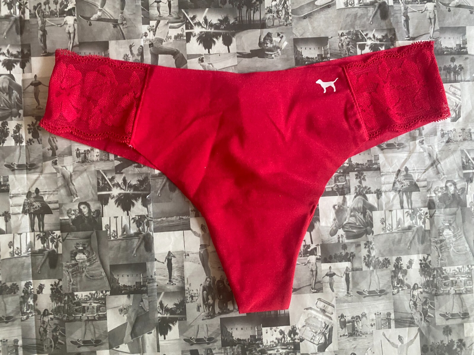 NWT Victoria’s Secret PINK No Show Thong Panty Red Pepper White Dog logo S