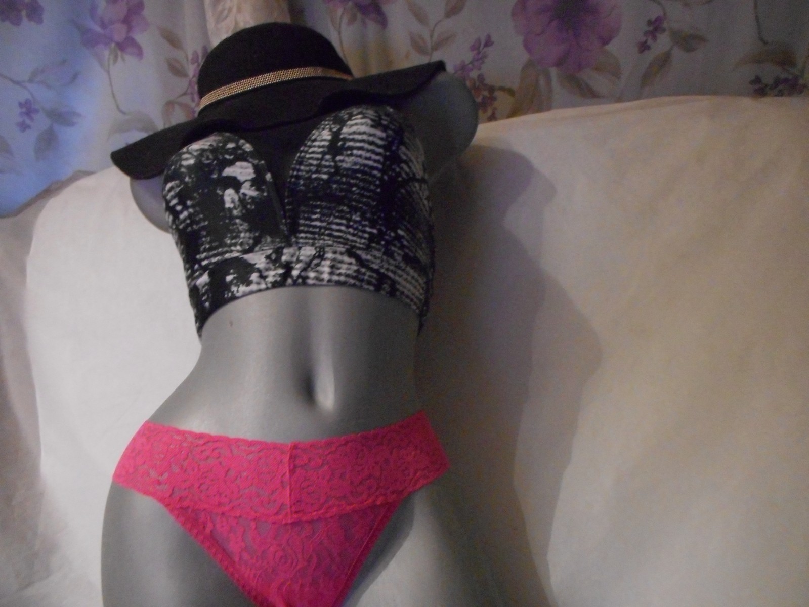 Felina Lingerie Women’s Pink Thong Lace Panty Small/Medium & Large/Extra Large