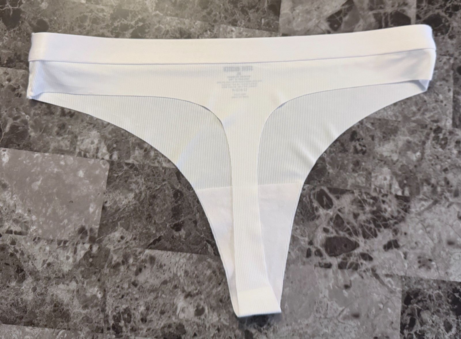 NWOT STEVE MADDEN XL WHITE LOGO THICK WAIST BAND RIBBED NO SHOW THONG PANTIES