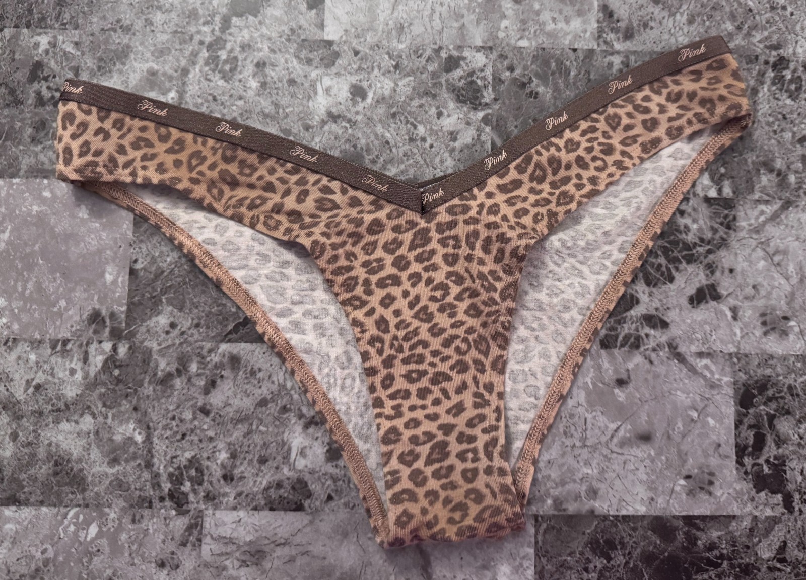 NWT VICTORIA’S SECRET PINK LEOPARD LOGO BAND V STYLE TANGA CHEEKY PANTIES