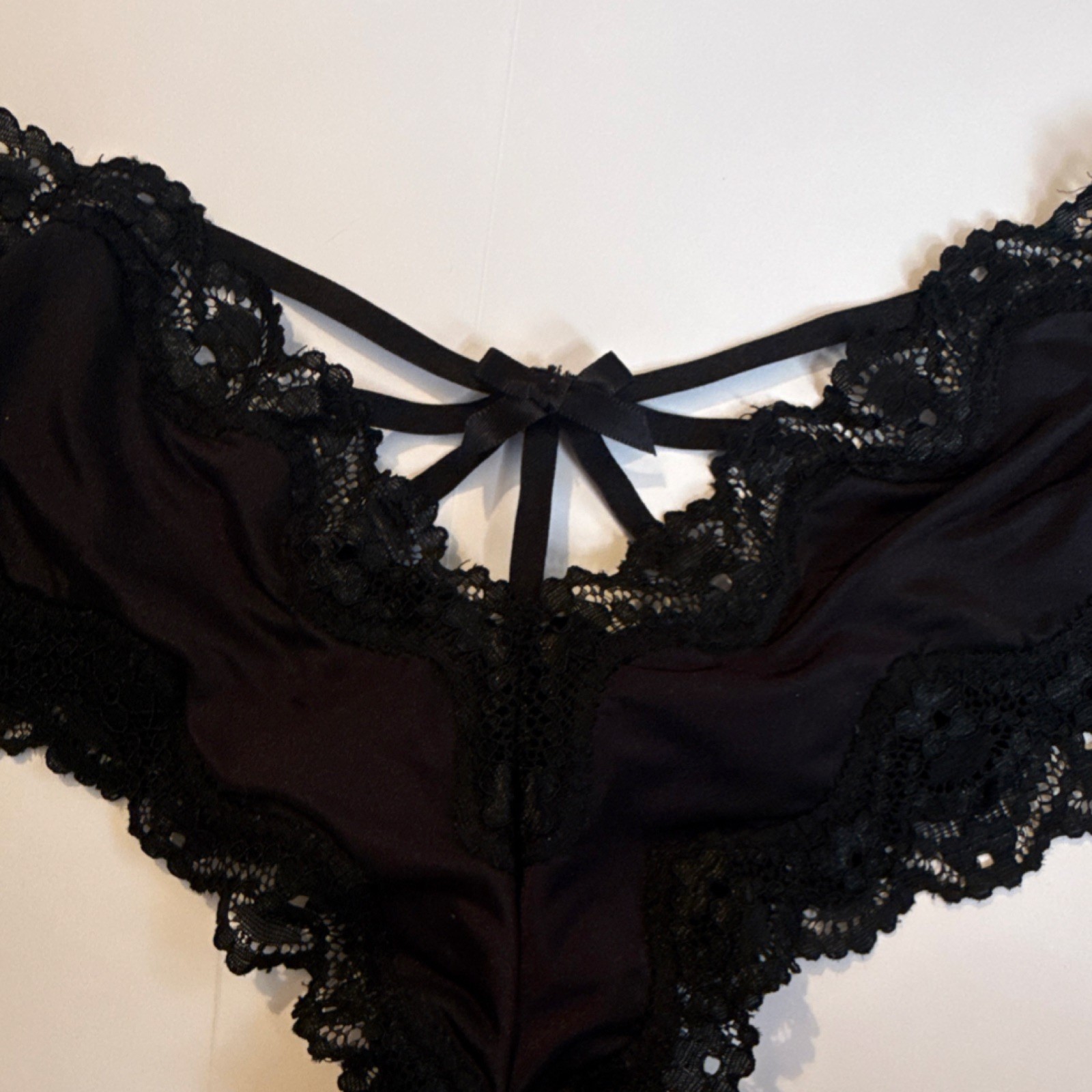 Victoria’s Secret Rare 2014 Cheeky Strapy Back Panty Black Lace Bow Women’s Sz S