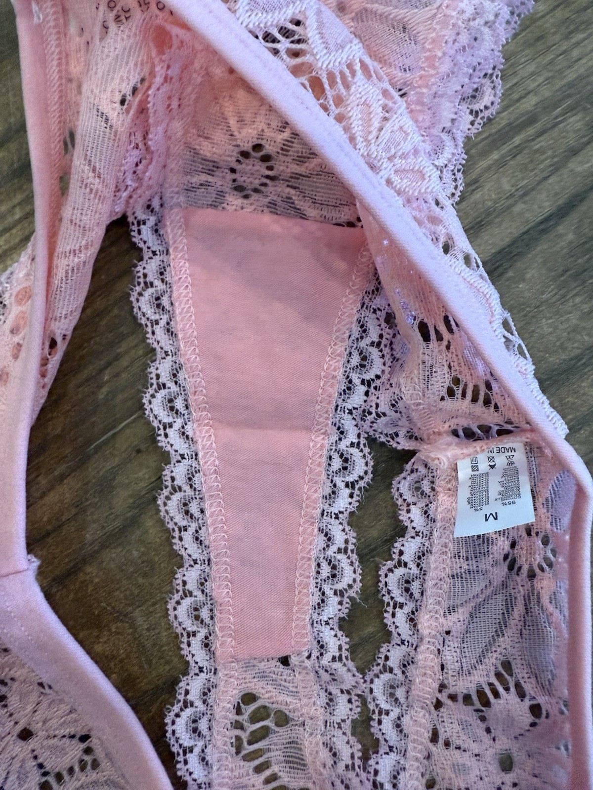 Women’s Size M Pink Thong Panties Underwear – A0016