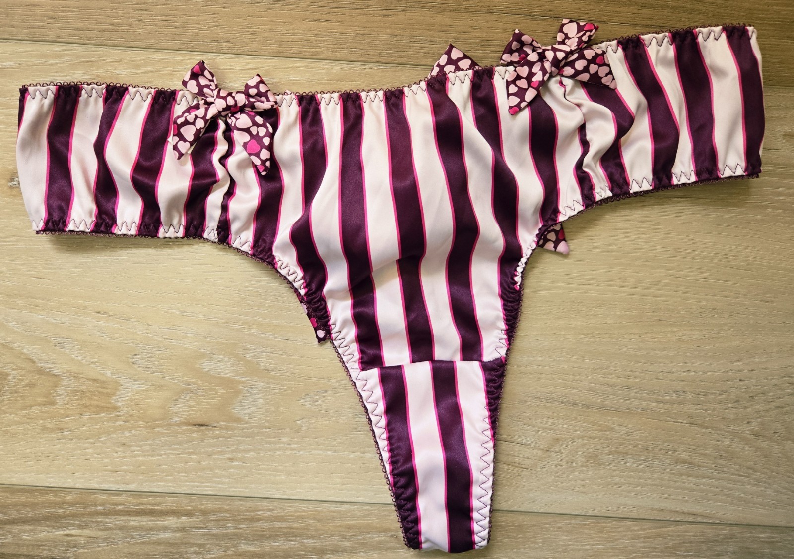 Vintage Victoria’s Secret Sexy Little Things Silky Satin Thong Bows Panties L