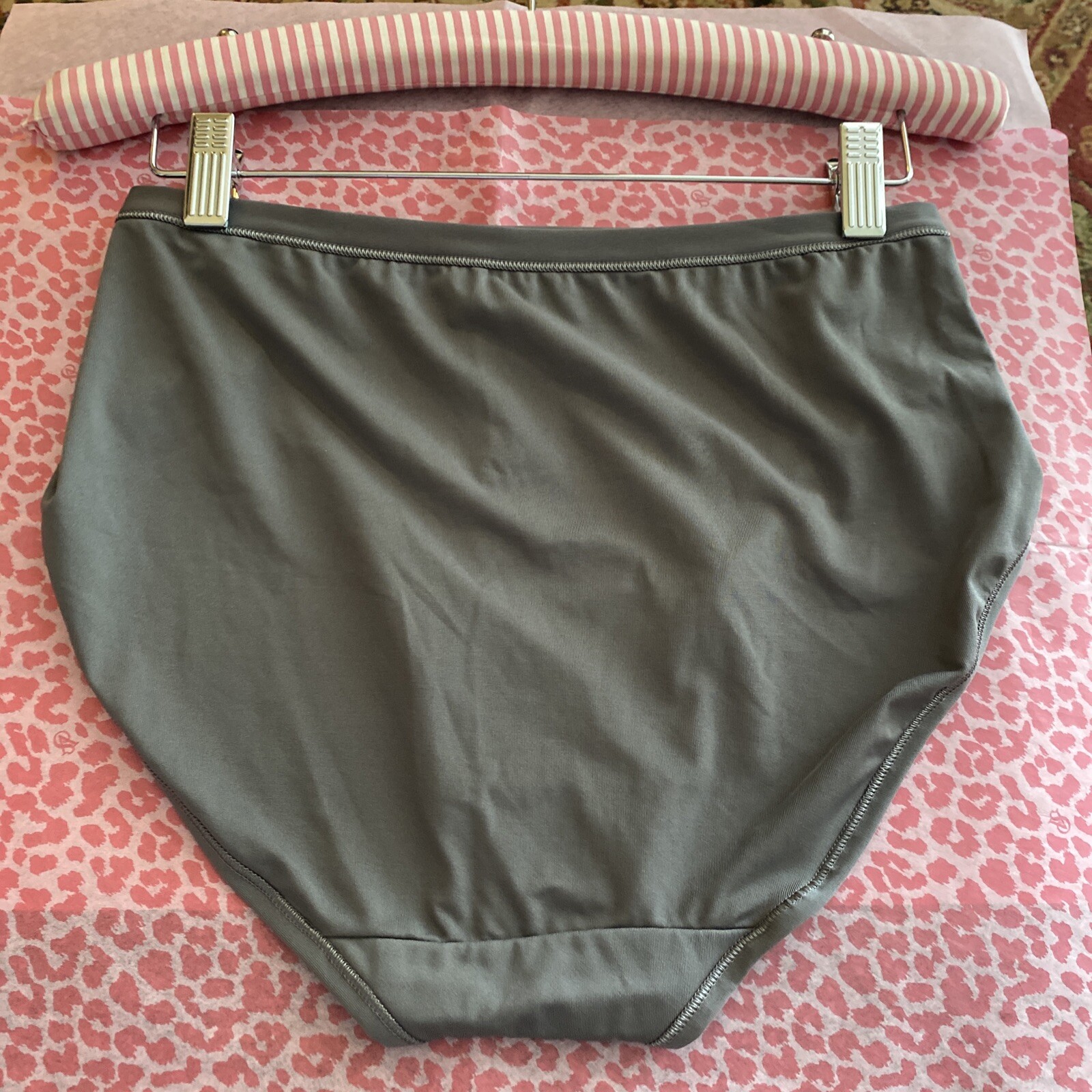 Hanes Super Soft NWT Wom 8/XL Dk Gray Satiny Smooth Stretch Briefs Panties