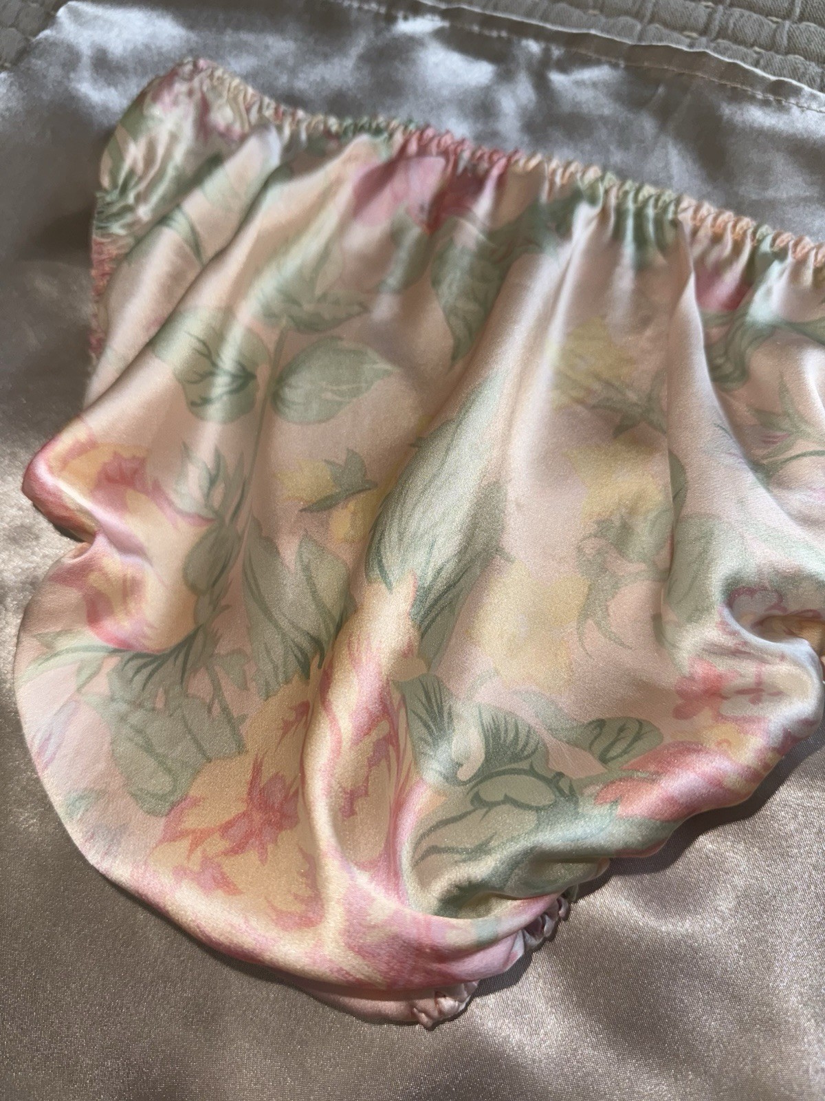 90’s Victoria’s Secret Crown Label 100% Silk Blush Floral Bikini Panty Small
