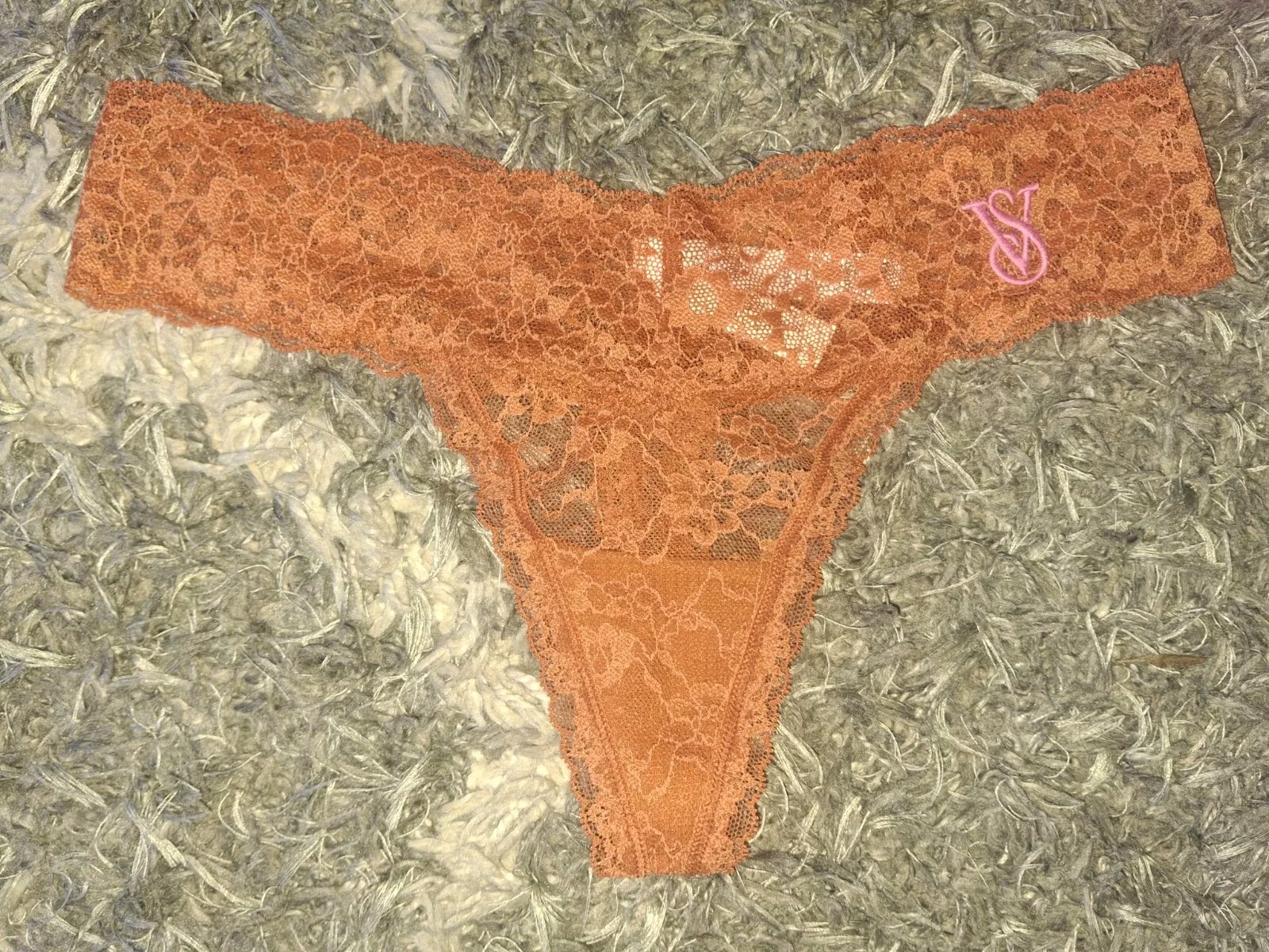 NeW Vs floral lace Thong Panty Size Medium Chestnut Embroidered Logo