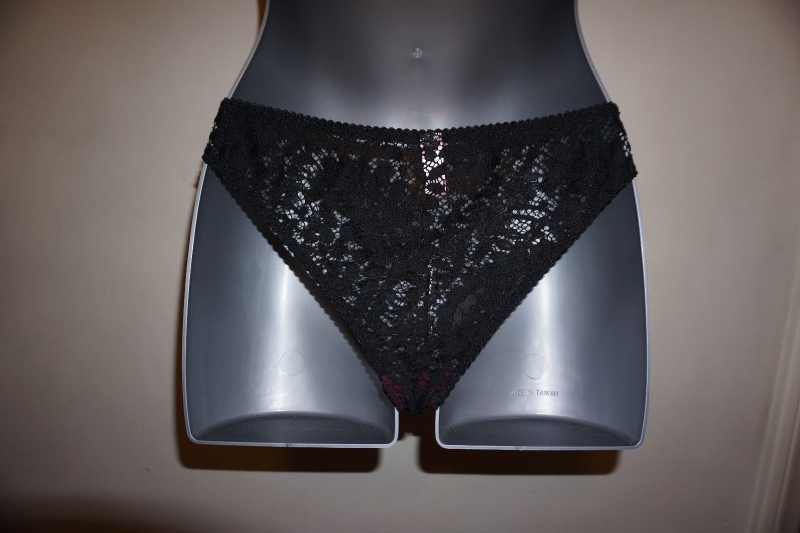 Agent Provocateur Nicolle brief size AP 4 Large black lace with dark cherry NWT