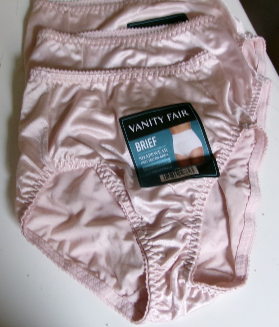 Three Vanity Fair Second skin shaping Brief size 5 Rose beige Style 40301