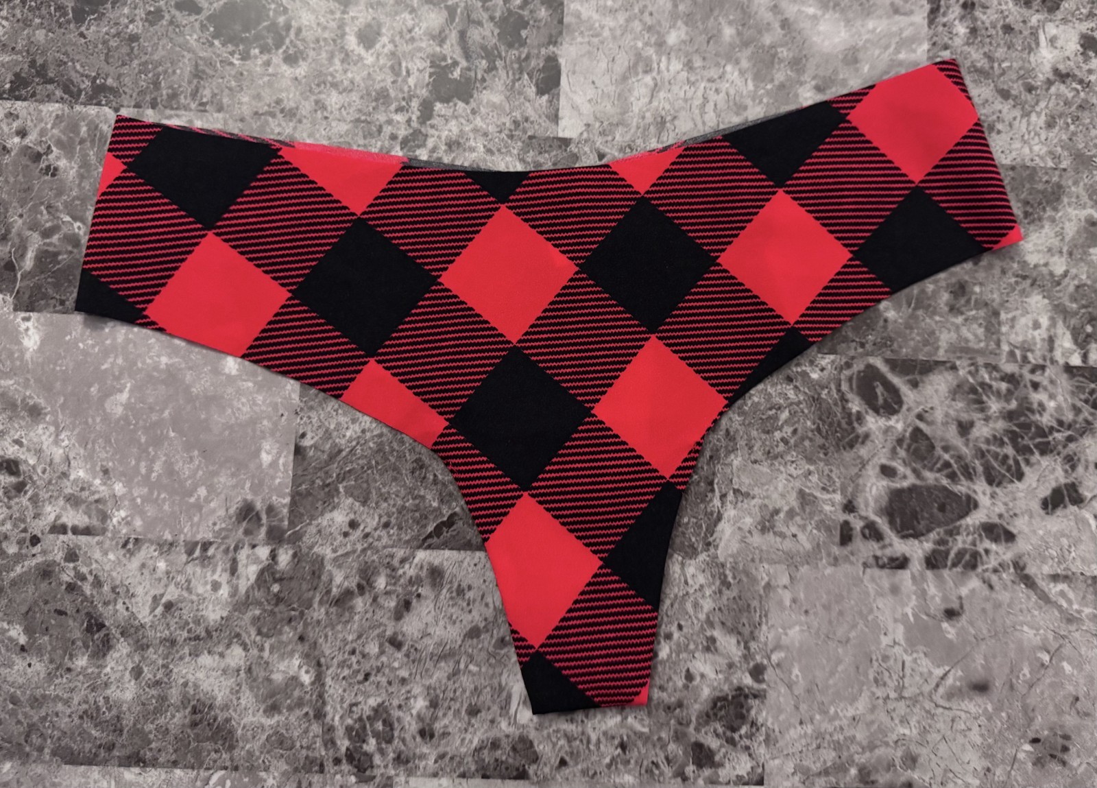 NWT VICTORIA’S SECRET PINK M RED BLACK BUFFALO PLAID RARE NO SHOW THONG PANTIES