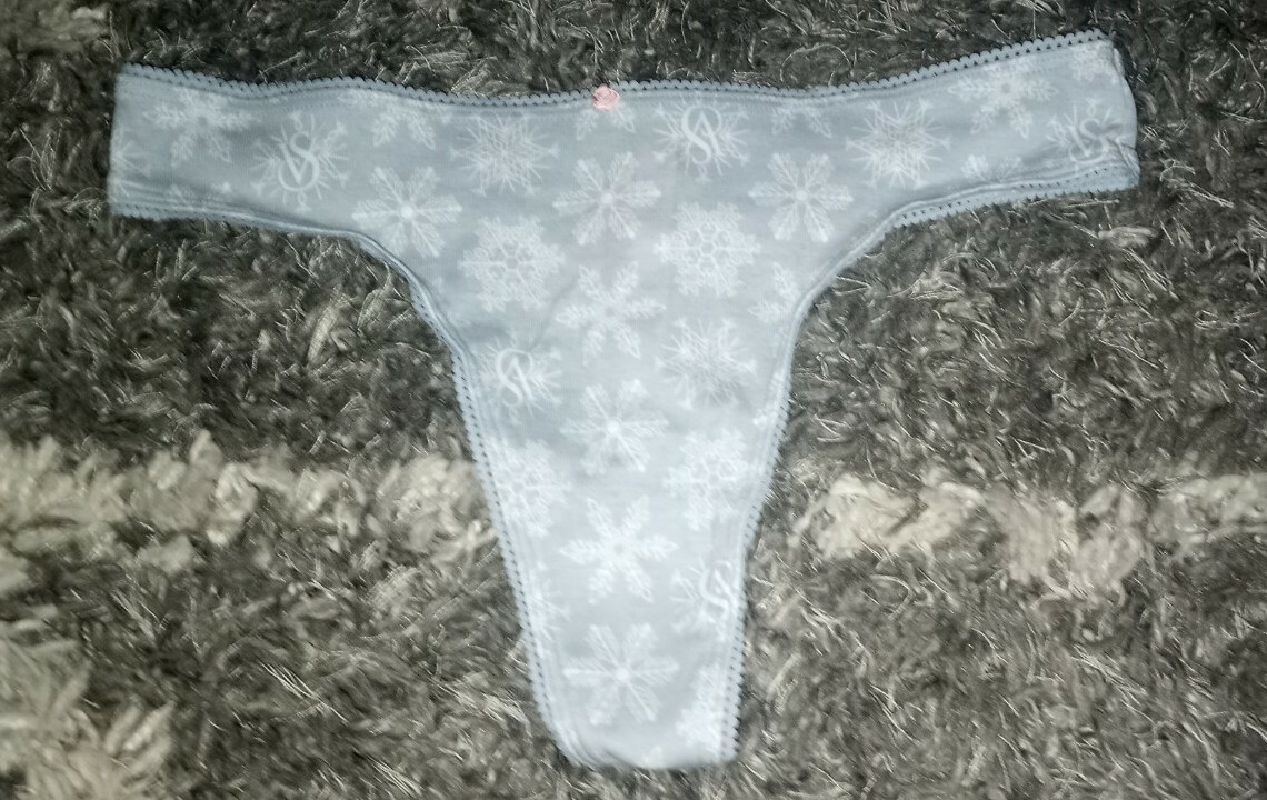 VS cotton thong Panty BRAND NEW SIZE medium blue snowflake logo