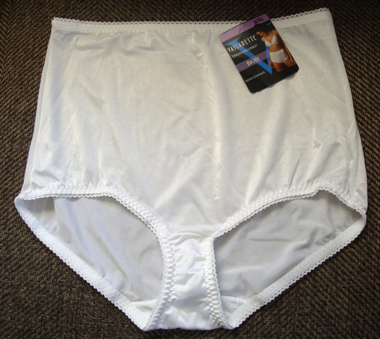 NWT Vassarette 8 XL Undershapers Brief Light Control White Satin Shaper Panty