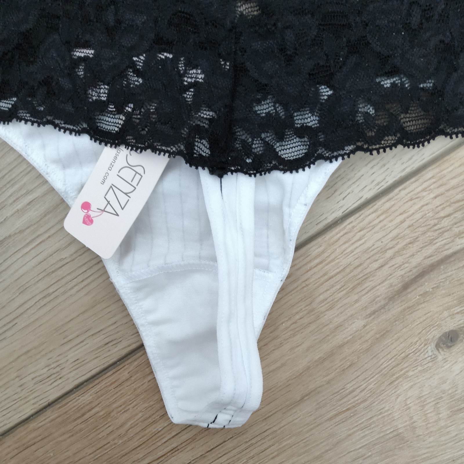 BNWT Vintage La Senza Black & White Stripe Lace Trim Thong Size Medium 8-10