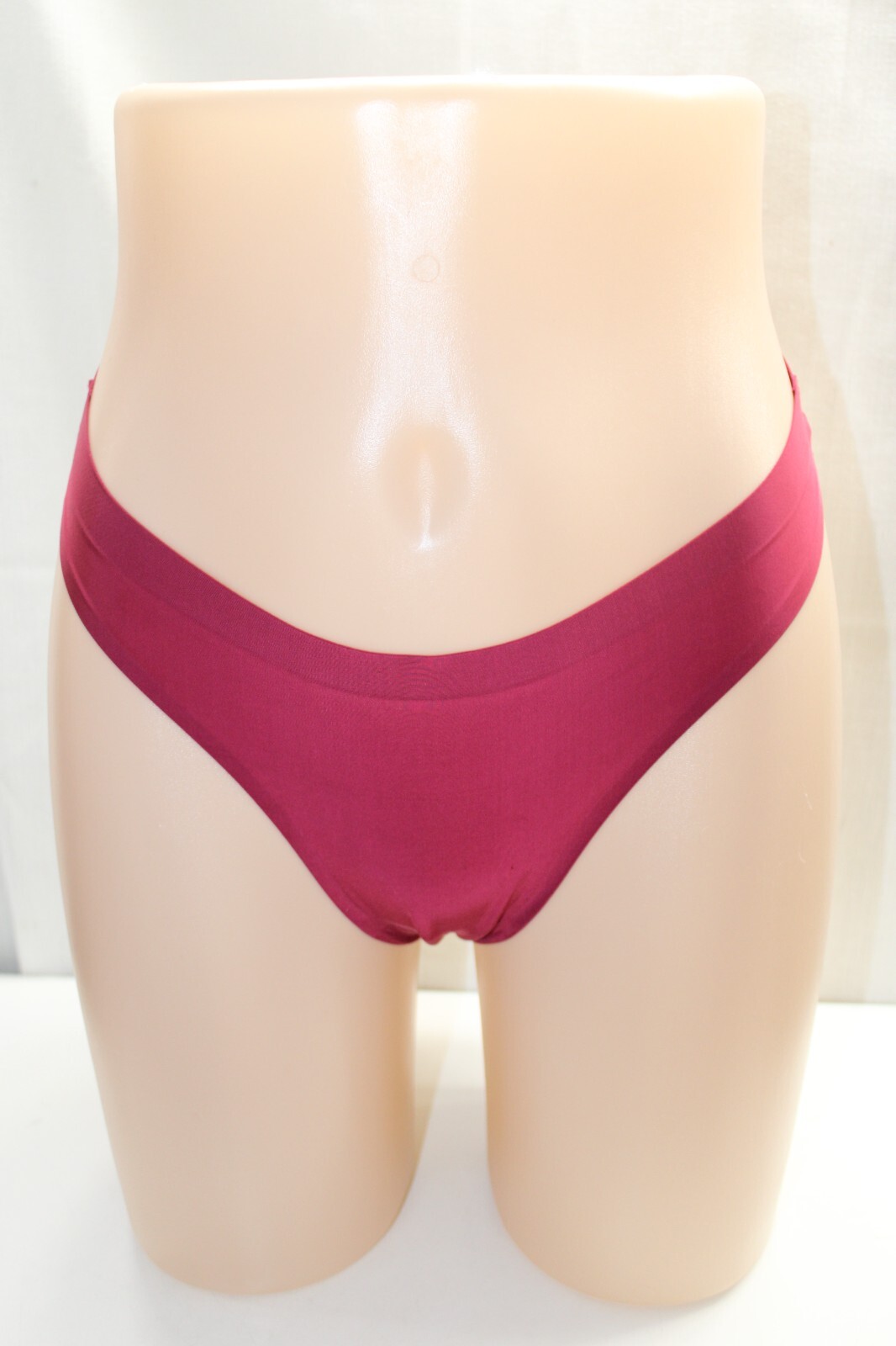 Too cute!!!! Raspberry Polyester LiteWear Seamless Thong Large like wearing None