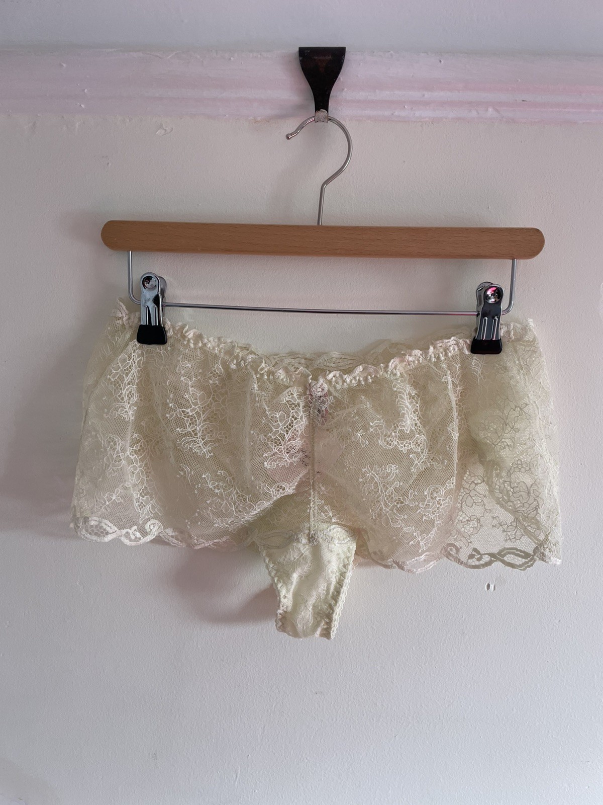 VINTAGE – AGENT PROVOCATEUR – LACE BRIEFS – PALE LEMON – LARGE – RARE – BNWT