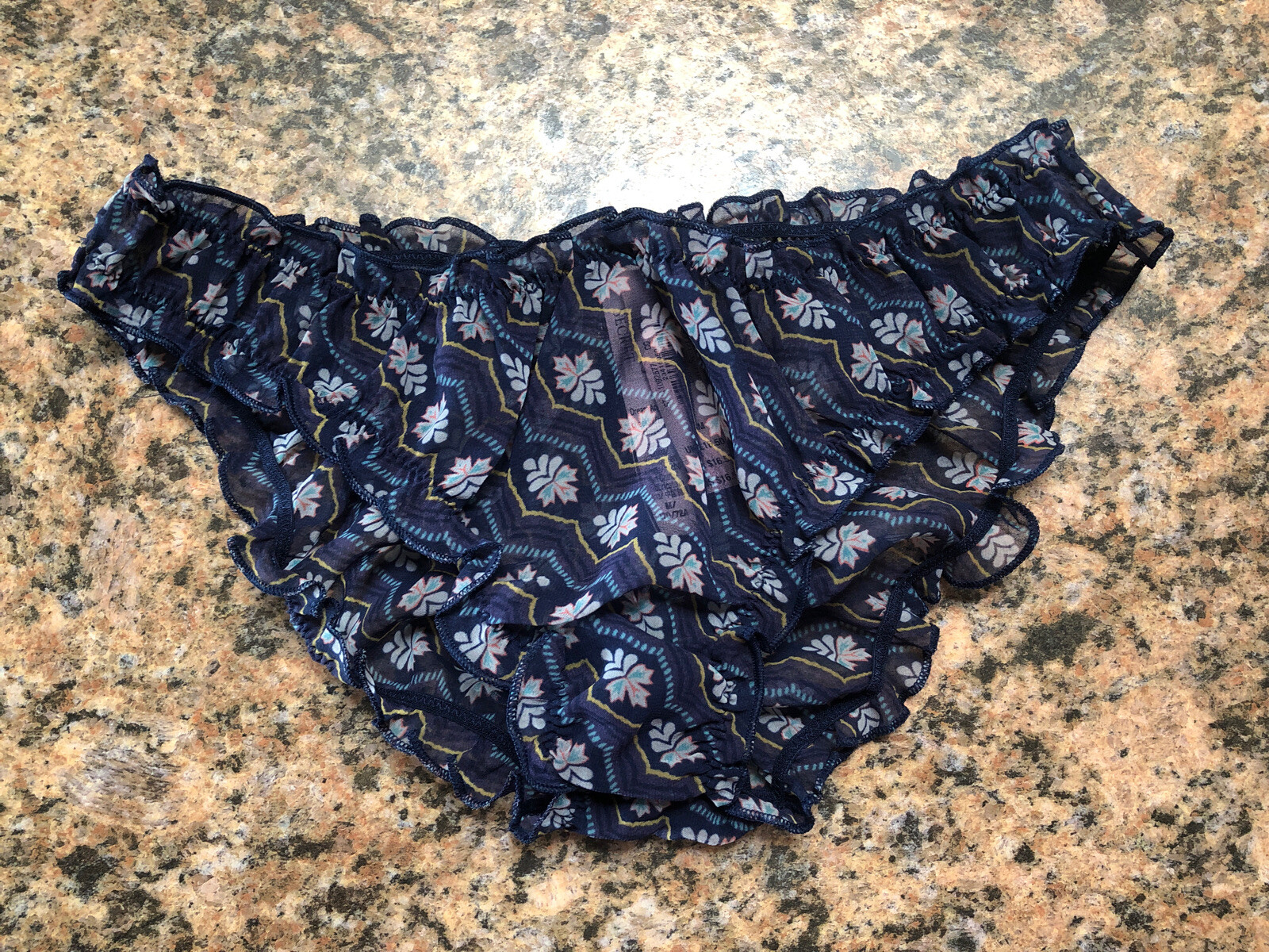 Victoria’s Secret Dream Angels Cheekini/Tanga Cheekini Medium NWT