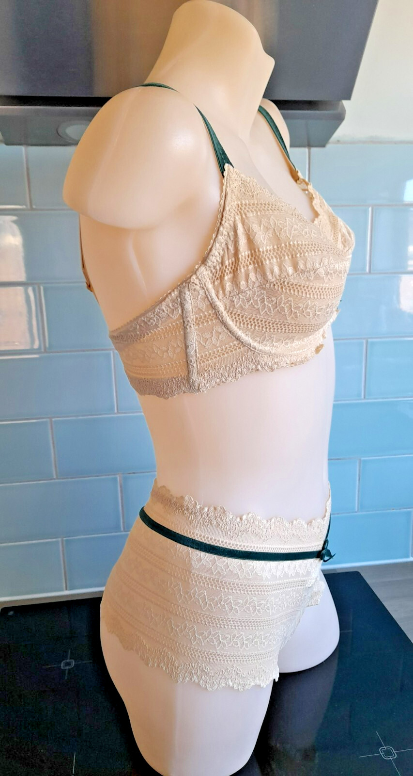 Verdissima GYPSY Beige Deep Lace With Green Velvet Details High Rise Shorts