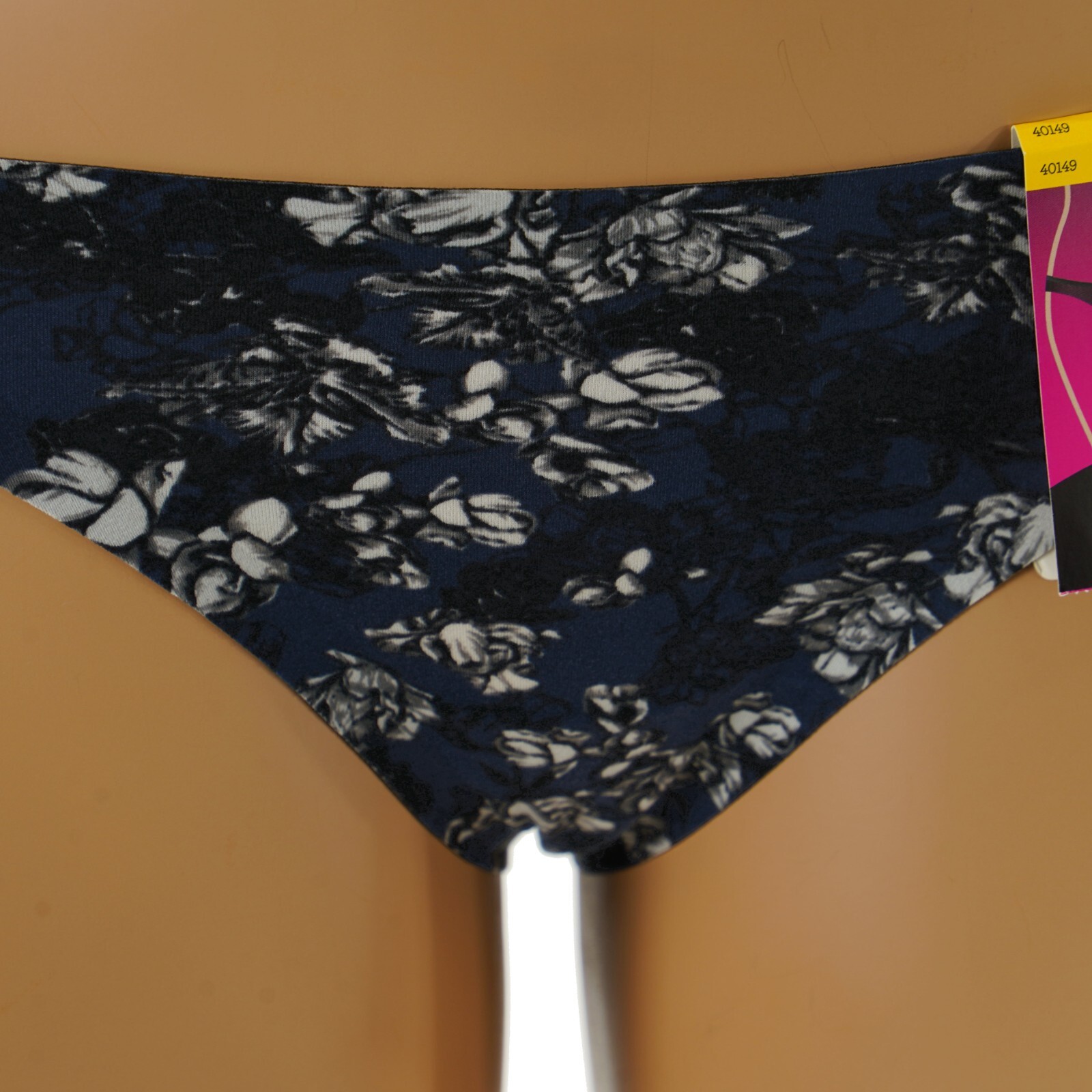MAIDENFORM Women’s Size 6 MEDIUM Invisible Comfort NAVY FLORAL THONG Panty 40149