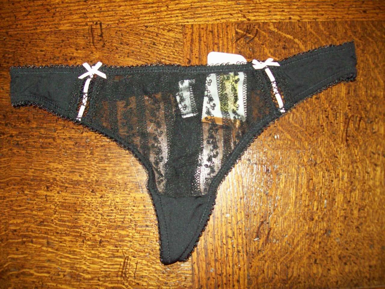 NWT B TEMPT’D WACOAL MESH AND VINE W LACE INSETS THONG PANTIES BLK 004 M