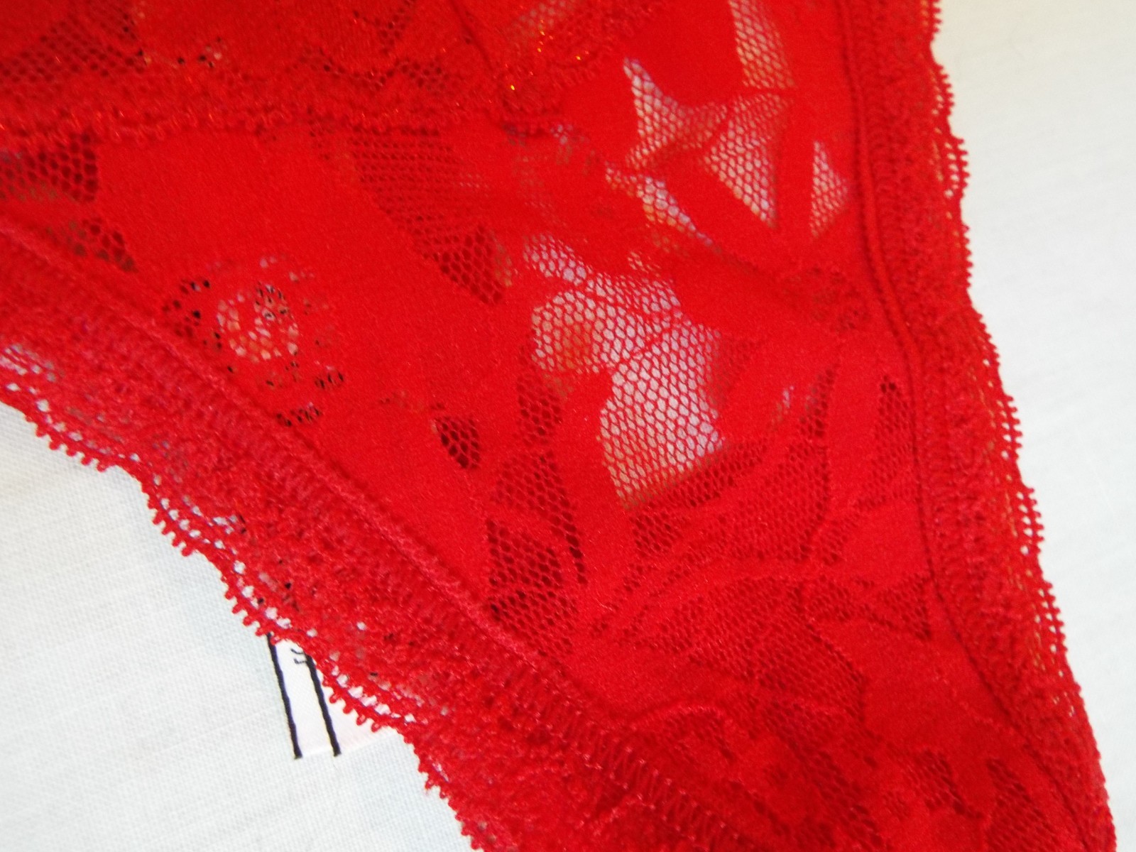 NWT Victoria’s Secret No Show Thong Panty lace M Red