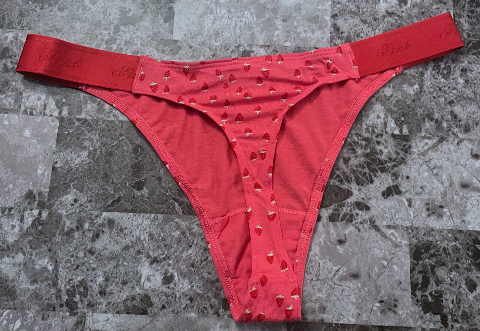 NWT VICTORIA’S SECRET PINK RED STRAWBERRY THICK SIDE STRAP THONG PANTIES