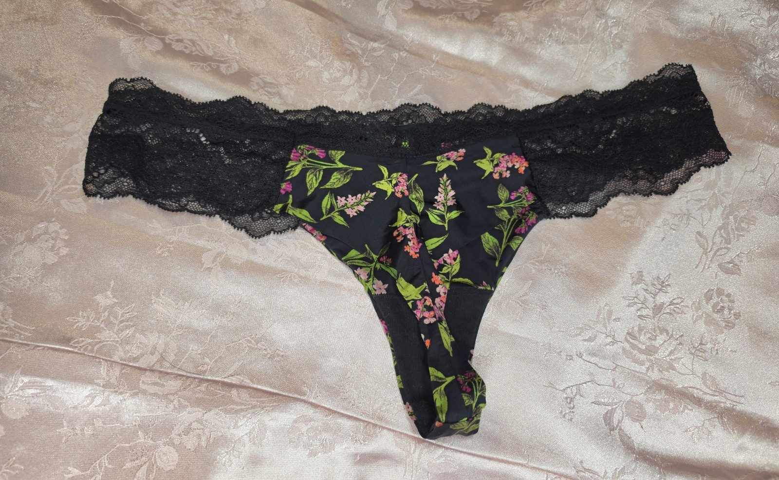 Vintage Hawaiian VICTORIAS SECRET Very Sexy PANTY Bikini LACE Satin Stretch M