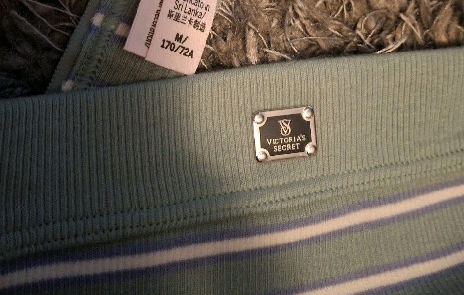 VS cotton ribbed Hardware Logo thong Panty NEW SIZE Medium Green Striped