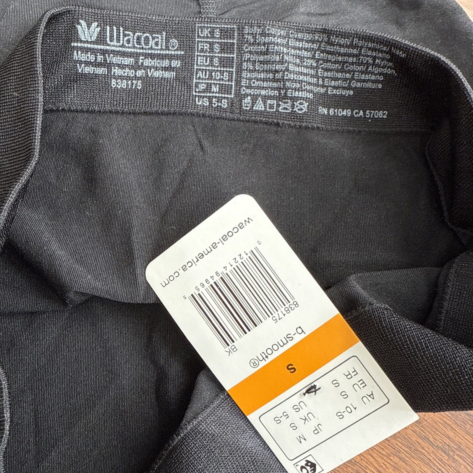 Wacoal 838175 B-Smooth Seamless Full Brief Black Size Small US 5 Soft NWT
