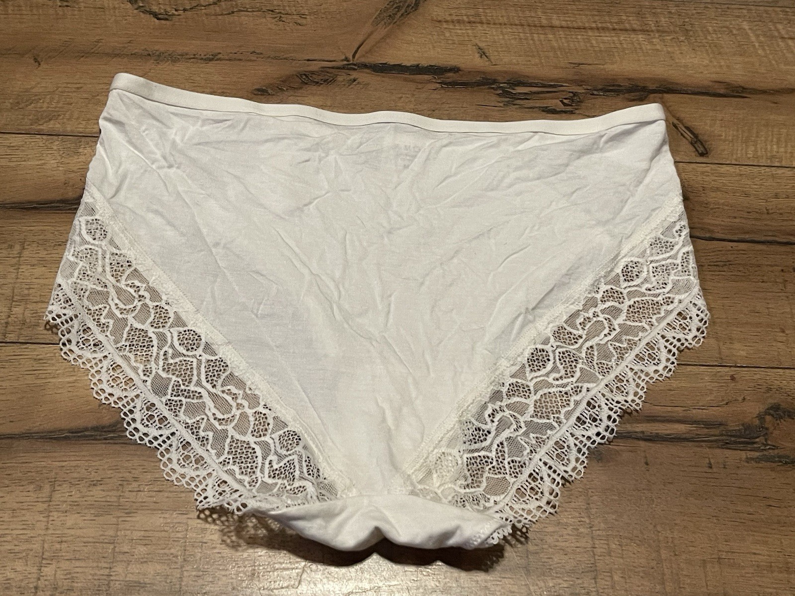 Soma Intimates Embraceable Lace High Leg Ivory Panties NWT MSRP: $12.00 ~ Medium