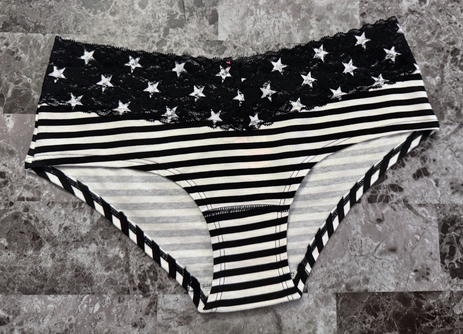 NWT VICTORIA’S SECRET PINK M BLACK WHITE STRIPE STAR LACE RARE HIPSTER PANTIES