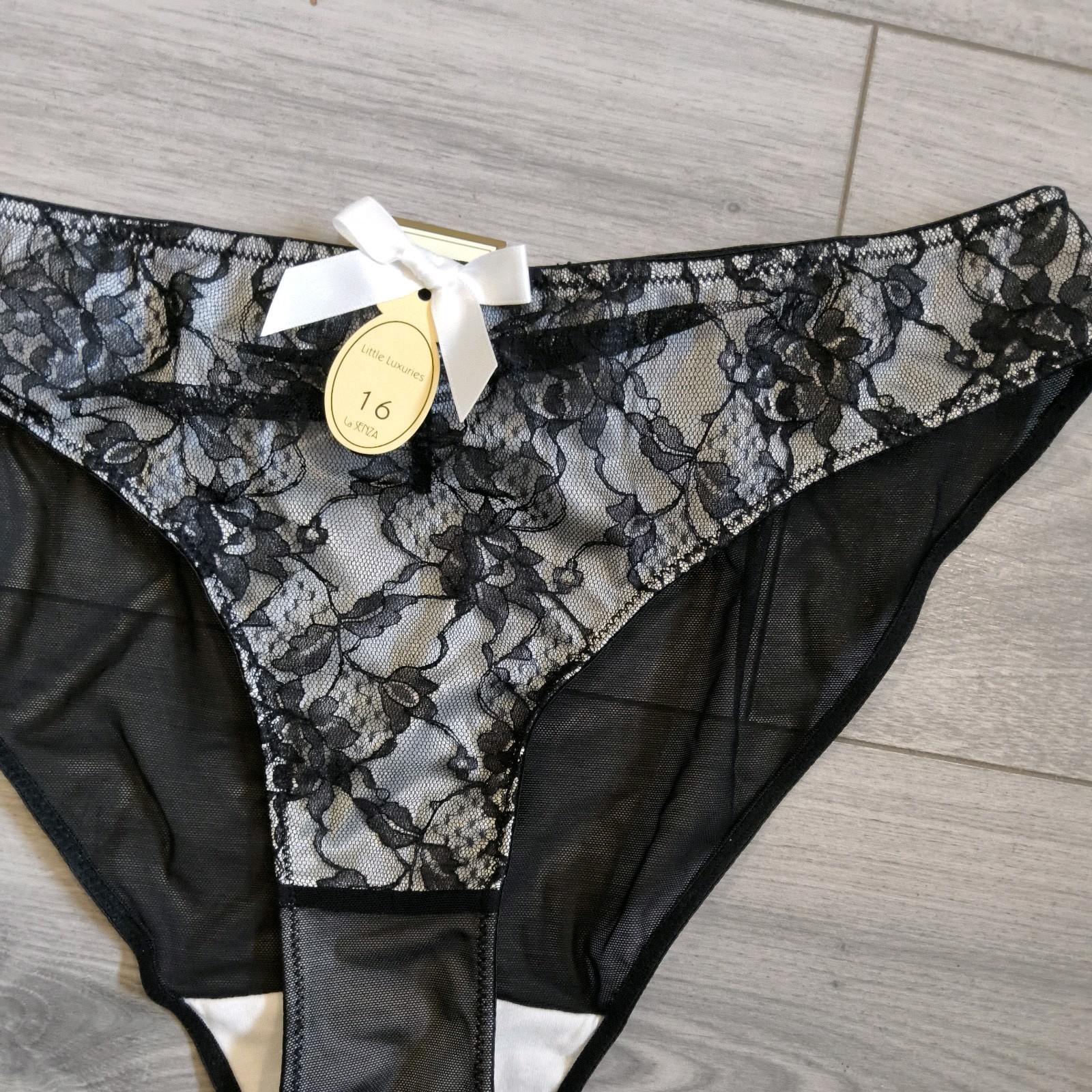 BNWT Vintage La Senza Black & Ivory Pleat Lace Overlay Briefs Size 16