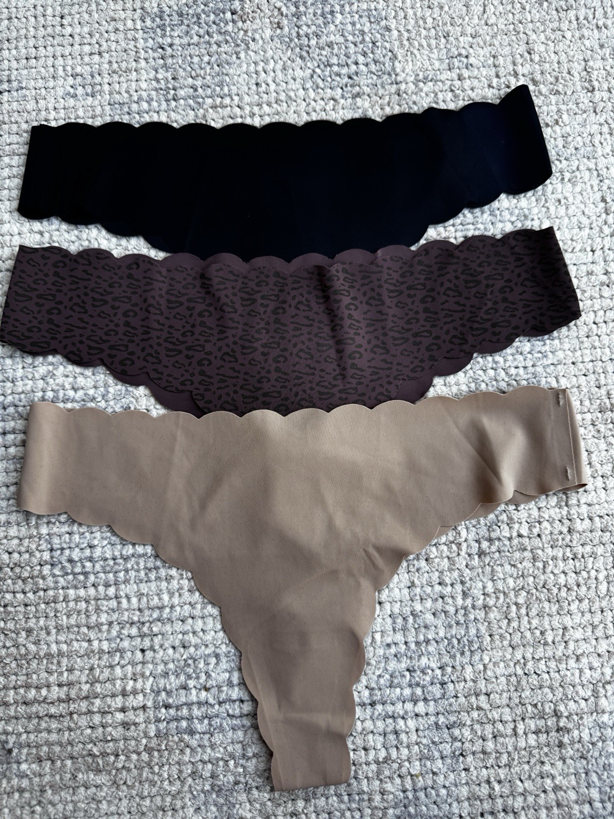 Women Seamless Thong Panties Lot of 3 Scalloped Edge No Show Underwear Size L⁠