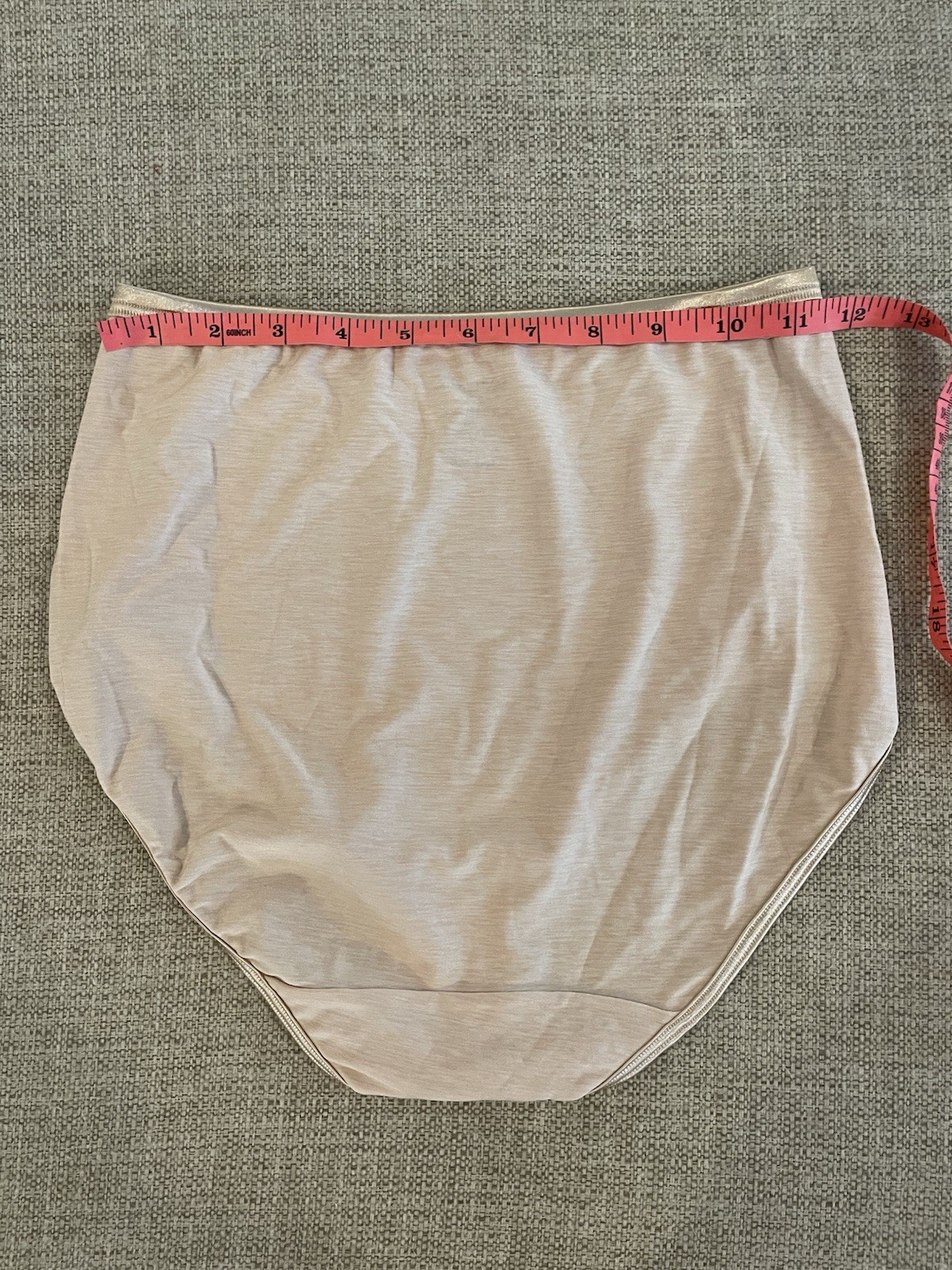Vanity Fair Illumination Briefs Panties Women’s US Size 7/L Rose Beige NWOT