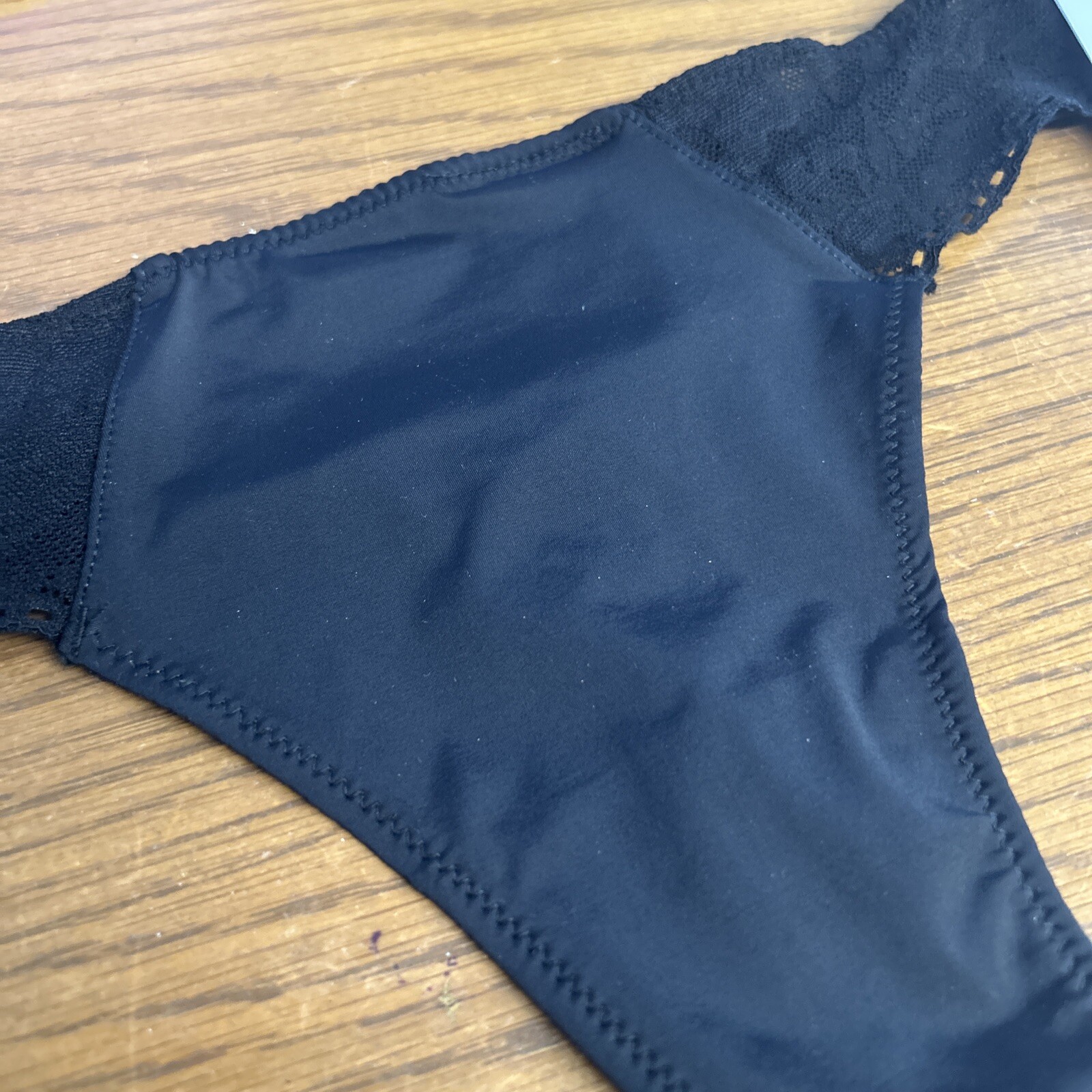 *** Calvin Klein Women’s (LARGE) CALVIN KLEIN ULTRA SOFT LACE THONG, BLACK