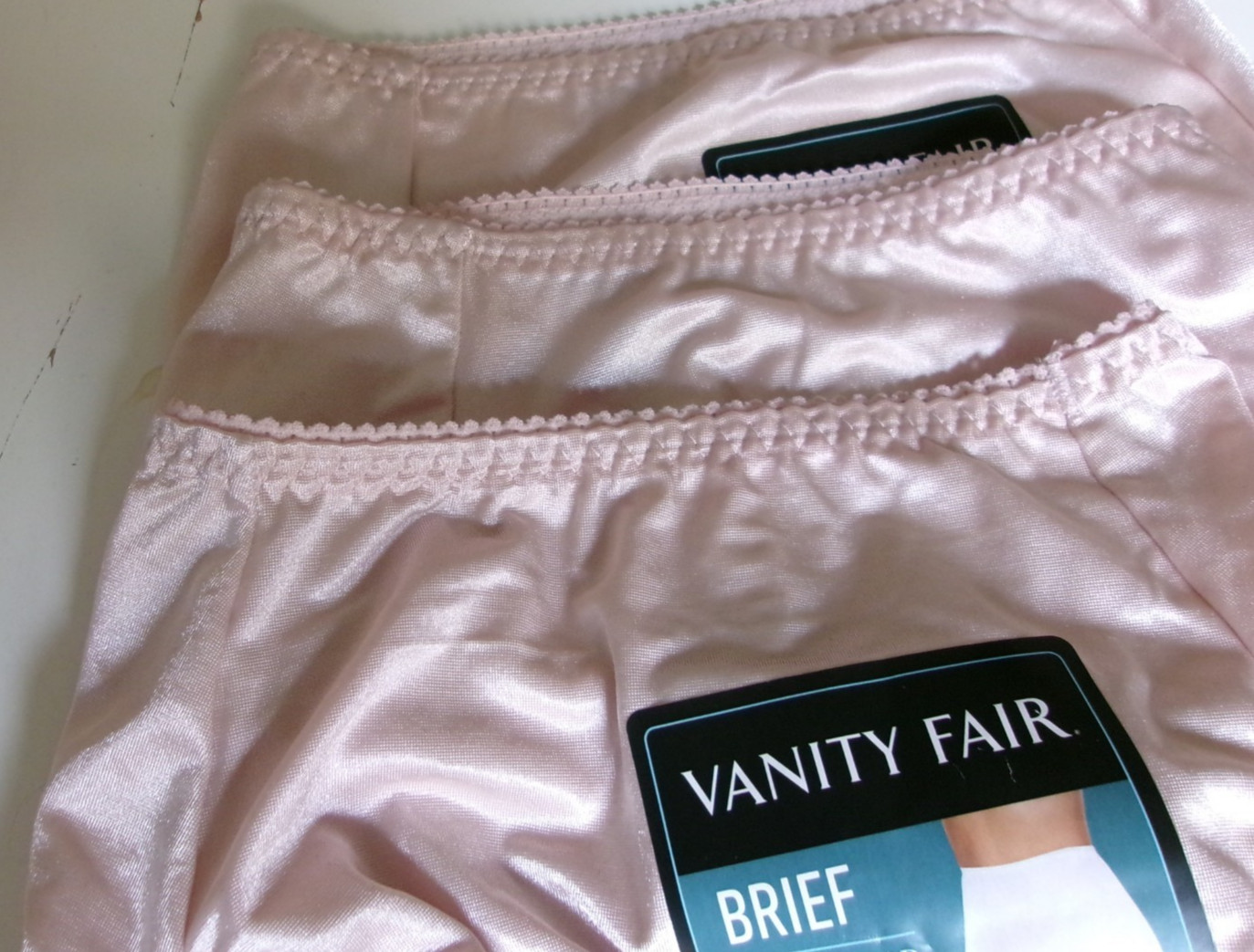 Three Vanity Fair Second skin shaping Brief size 5 Rose beige Style 40301