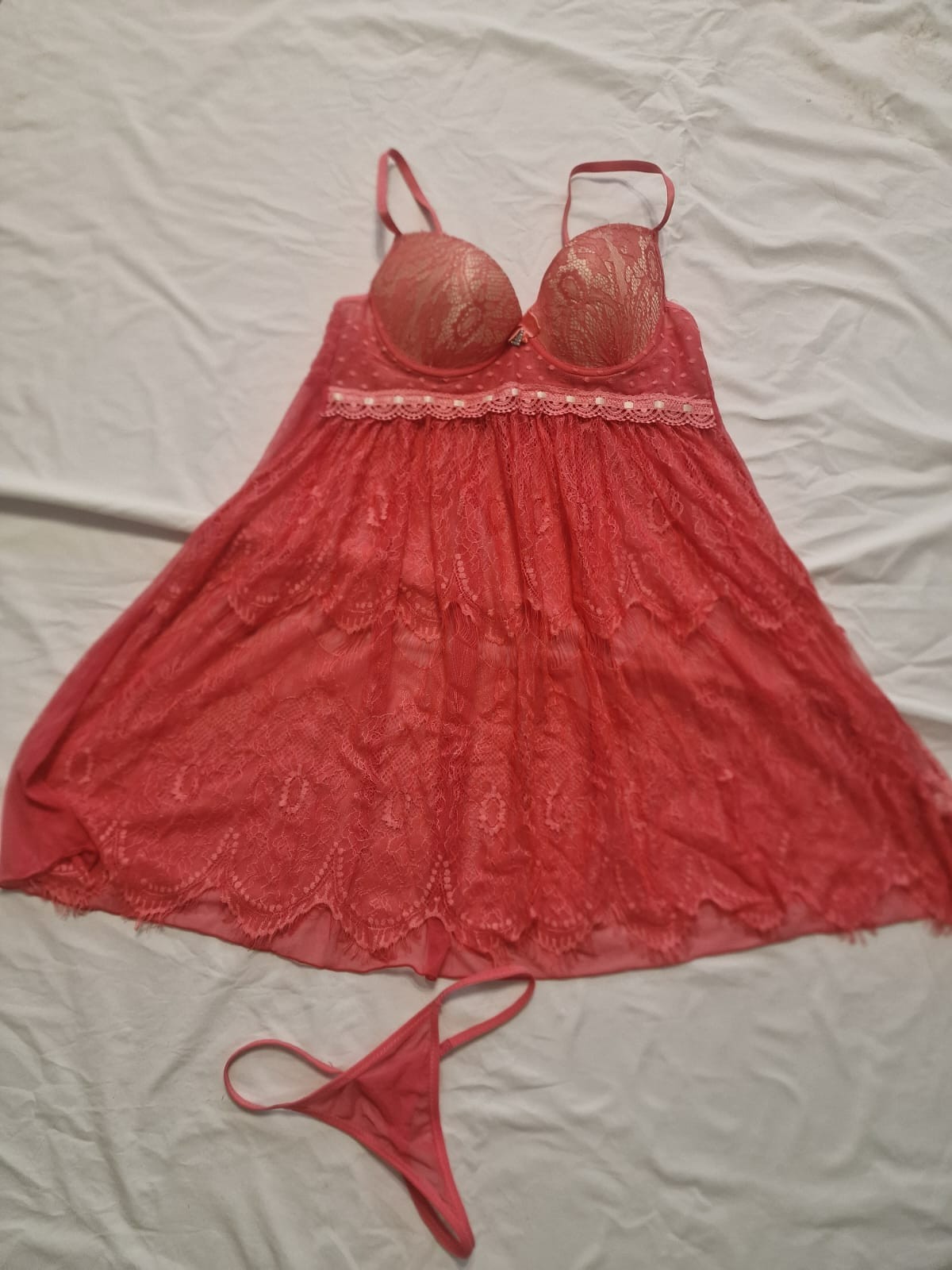 a beautiful nightgown with panties,lace,coral color,abjustable straps,size M