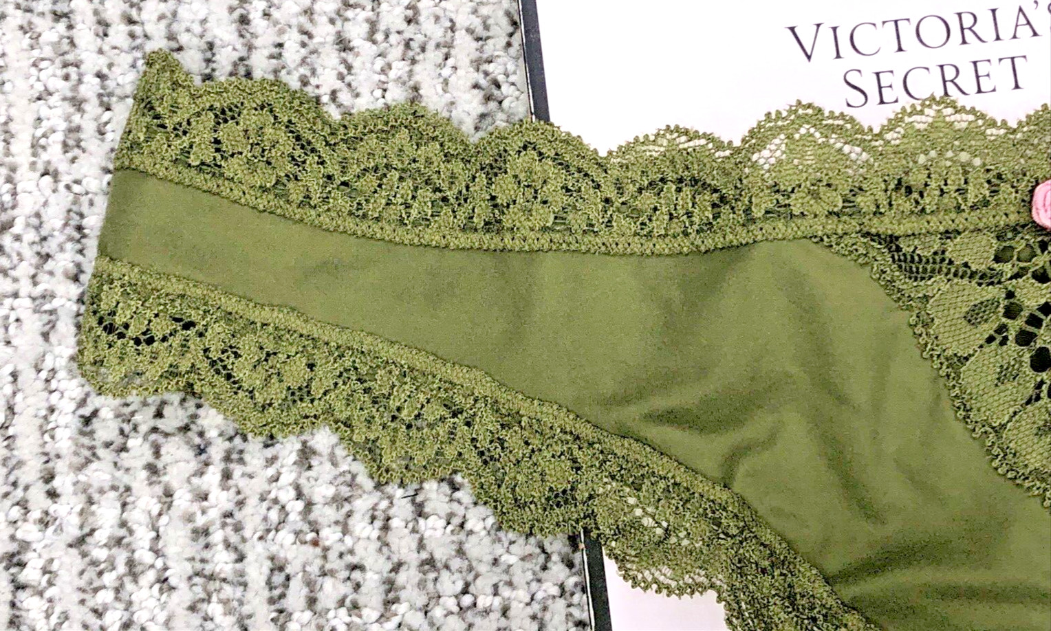 Victoria’s Secret Dream Angels NWT Medium Green Lace Trim Thong Panty Soft
