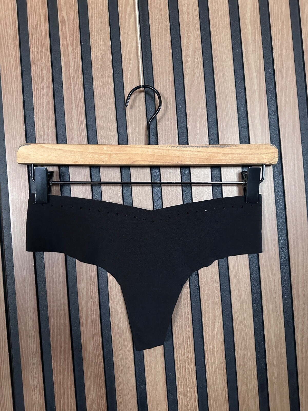 New Victoria Secret Panties Large Black No Show Seamless Thong Rhinestone Detail