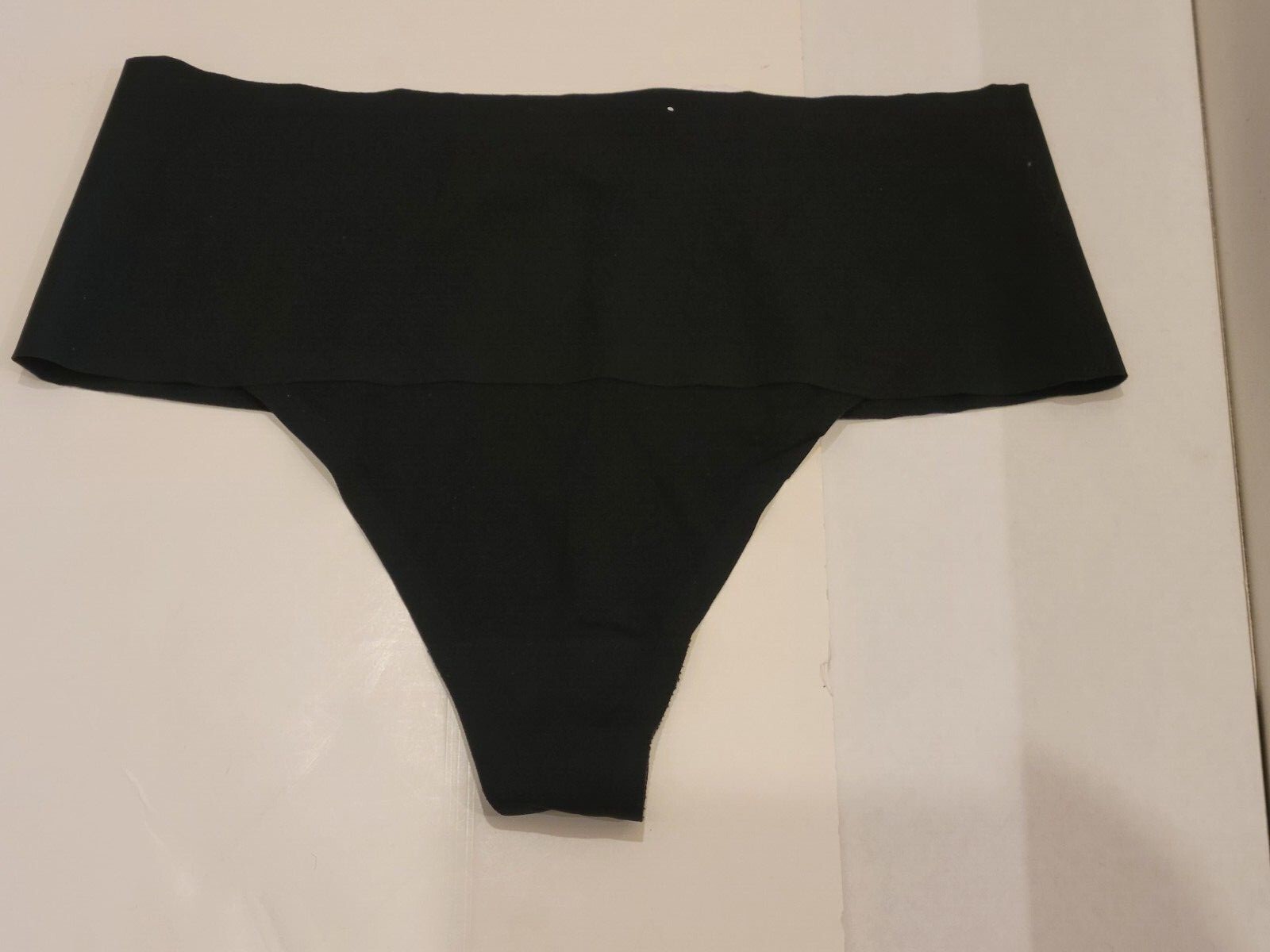 Spanx Undie-tectable SP0015 thong new no tags