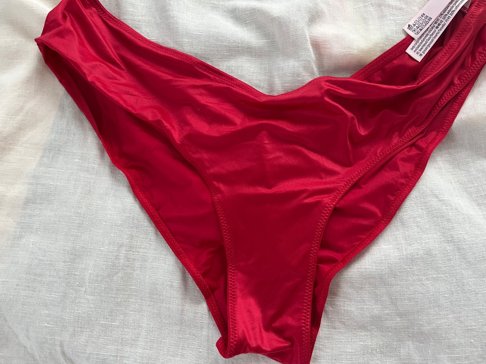Victoria’s Secret L Cheeky Red High Leg with Large Bow