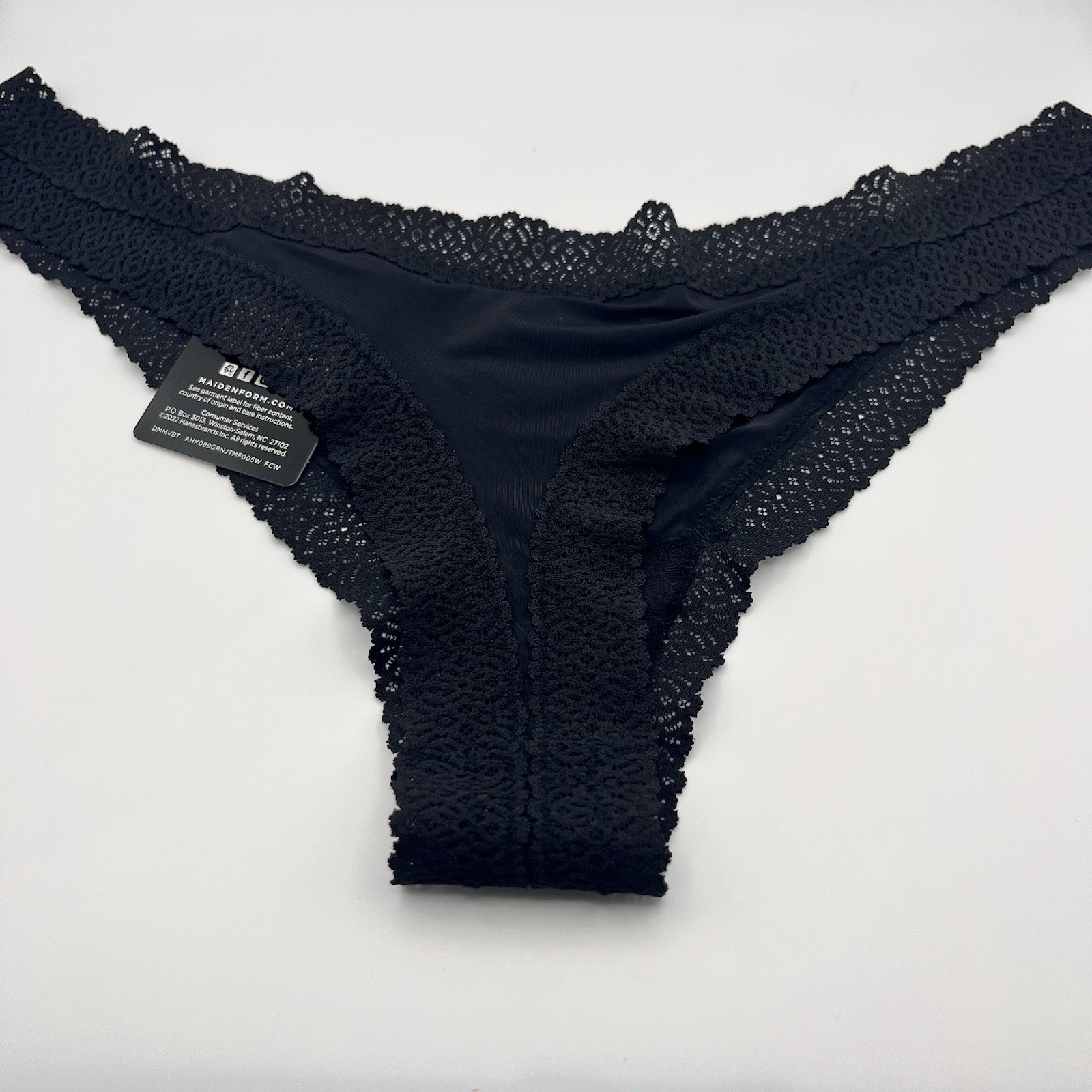 Maidenform Women’s V-Back Thong Panty Black Super Soft Comfort L/7 DMMVBT NWT